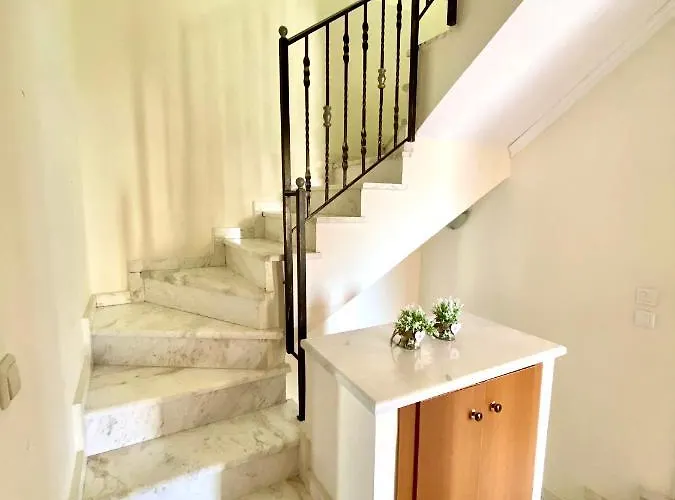 Fourka House بيت للعطل