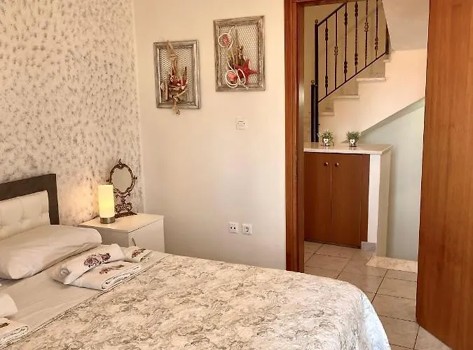 Fourka House كاساندريا